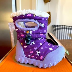 NWT / NIB BOGS Toddler B- Moc snow and rain boot. Sz 4T